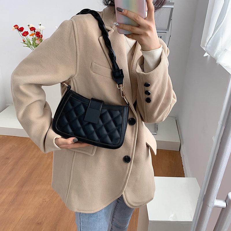 

2021new Trendy Fashion Ladies All-match Rhombus Messenger Bag Shoulder Underarm Bag Autumn and Winter Retro Small Female, Black