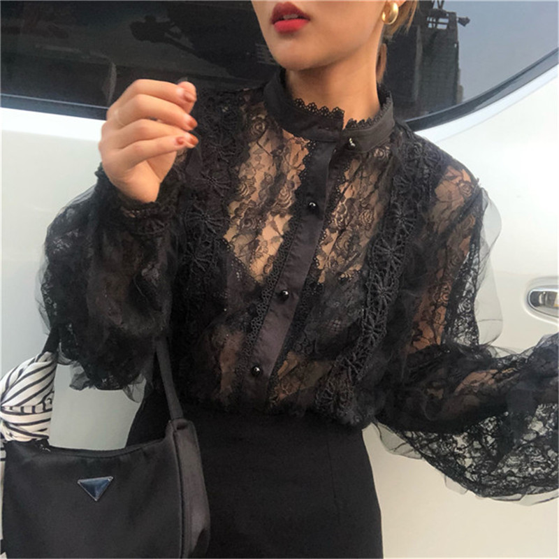 

2021 New Fairy White Blouse Chic Cormorant Retro Style Palace Lace Sexy Turtlenecks Pearl Buds Loose Puff Shirts 4CVN