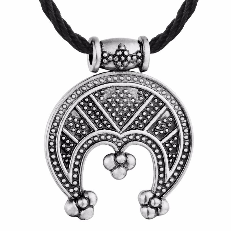 

Nostalgia Crescent Slavic Pendant Tricorn Lunula Female Protective Amulet Gothic Jewelry Mens Necklace Chain Women Accessories