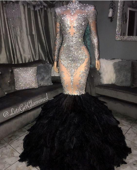 

Sparkly Silver Lace Appliques Mermaid Prom Dresses 2020 Sheer Neck Long Sleeves With Black Feather Plus Size Formal Evening Occasion Gowns VOG343