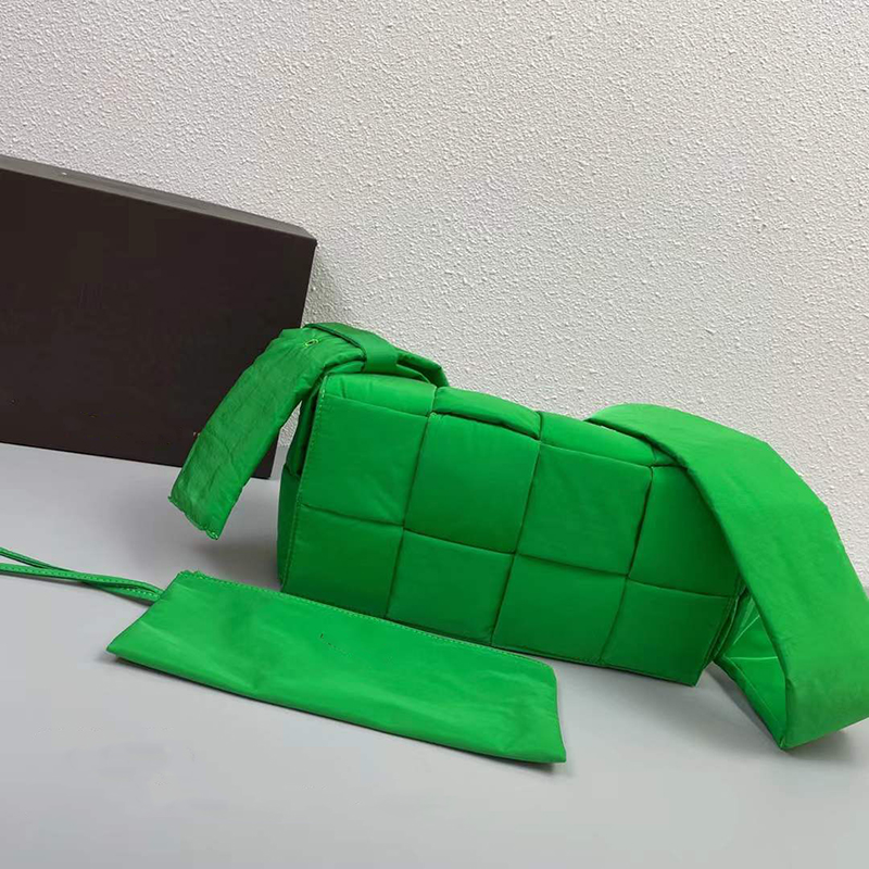 

2022 High Quality Cosmetic Bags Crossbody Handbag One-shoulder Cassette Woven Pillow Versatile Design Nylon Woven Fashionable High-end Small Square 32cm, Extra costs