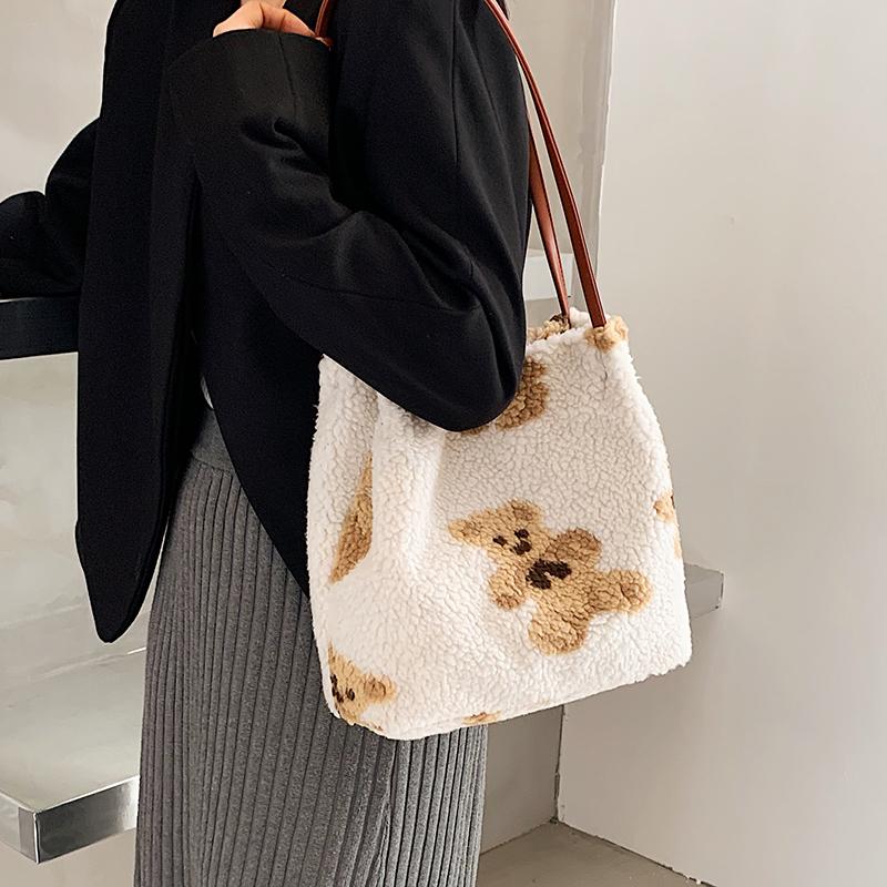 

Niche Design Autumn/winter Ladies Bag 2021 New Fashion All-match Lamb Plush Shoulder Underarm Bear Bucket Bag Width: 27cm, Black
