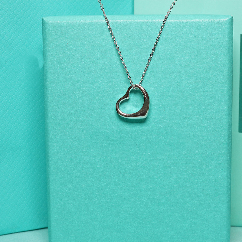

TIF 925 sterling silver heart hollow out heart pendant necklace, love in the gift to female friends Q0127