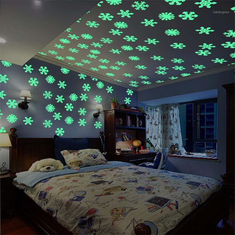 

50PCS/Set Colorful Luminous Home snowflake Wall Sticker Glow In The Dark Decal for Kids Baby Rooms Fluorescent Stickers decor1