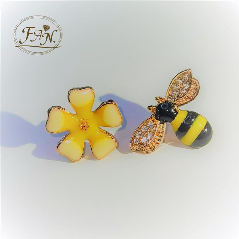 

2021-2021 Trend Cute Style on Sale Nice Gift for New Year Lovely Teens Girls S925 Asymmetric Flower Bee Fashion Stud Earrings