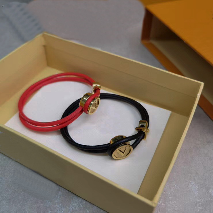 

Europe America Fashion Style Lady Women Engraved V Letter Circle Plate Four Leaf Flower Hardware Keep A Secret Leather Bracelet 3 Color