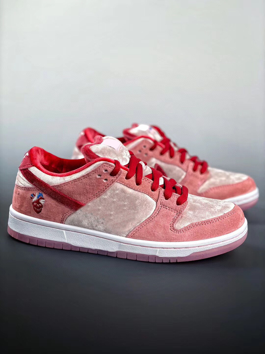 

2022 StrangeLove Authentic Low Valentine's Day Shoes Bright Melon Gym Red Med Soft Pink Men Women Outdoor Sports Sneakers With Original