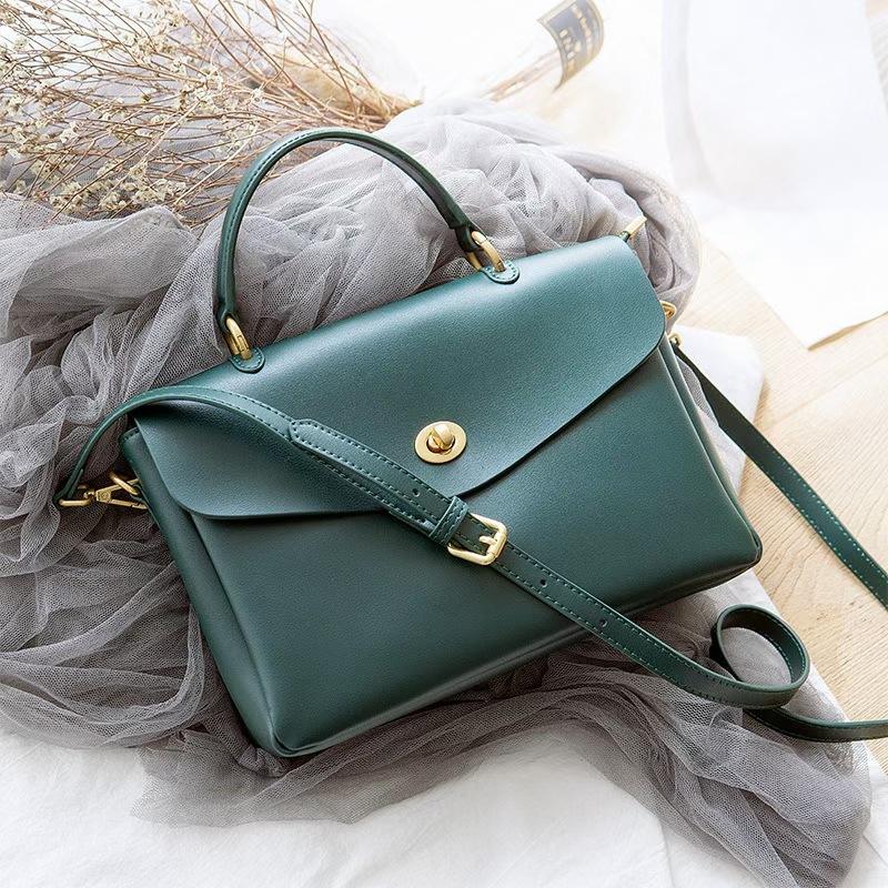 

Small square bag women's new autumn 2021 Europe and the United States versatile solid color shoulder bag retro Hong Style, Black