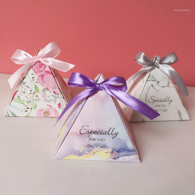 

100 pcs New European Creative Large Small Triangle Pyramid Wedding Candy Box Wedding Gift Box Candy Packaging1