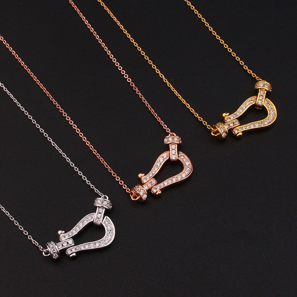 

Fashion Horseshoe Buckle Necklace Full Of Zircon Inlaid Iced Out Pendant Clavicle Chain Popular Women's Jewelry Wholesale Hip Hop Jewelry