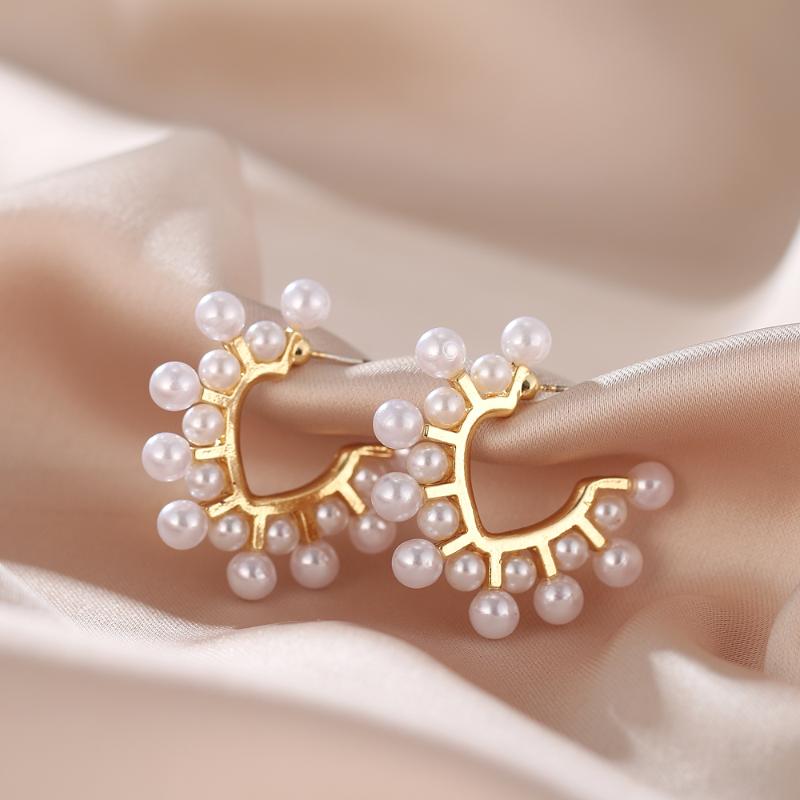 

FAMSHIN Korean Korean Vintage Pearl Earrings For Women 2020 New Fashion irregular Earring Elegant Classic Female Gifts Jewelry