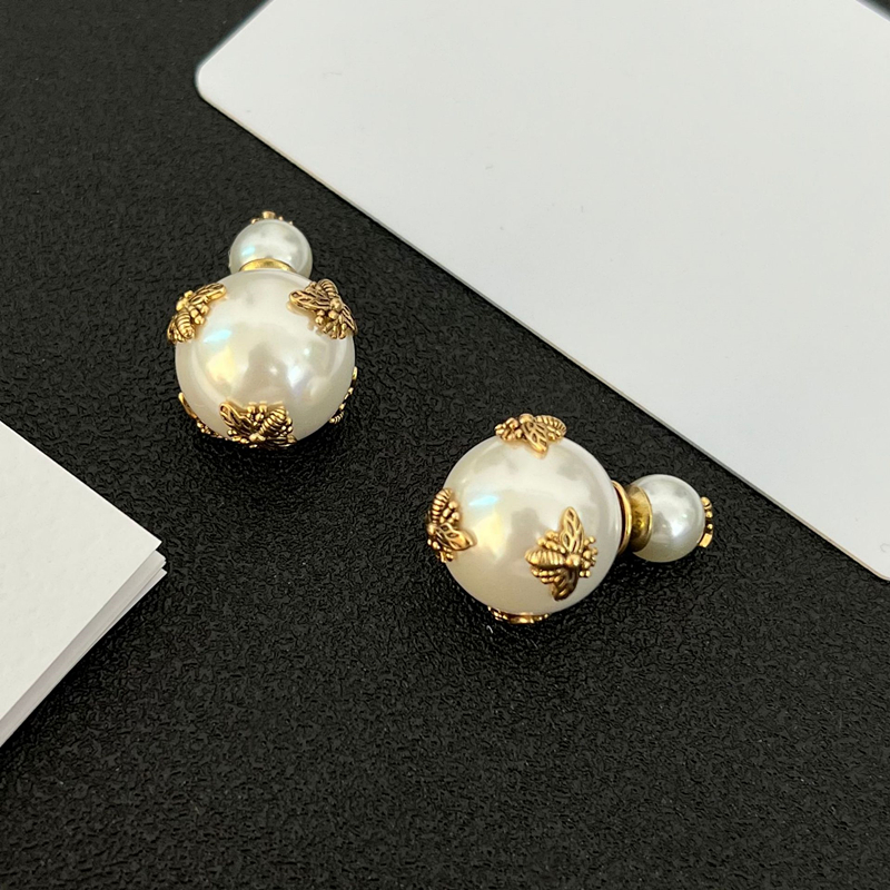 

The new letter D Hoop are suitable for women bee earrings gifts white pearl love earrings Fashion Brand luxury jewelry