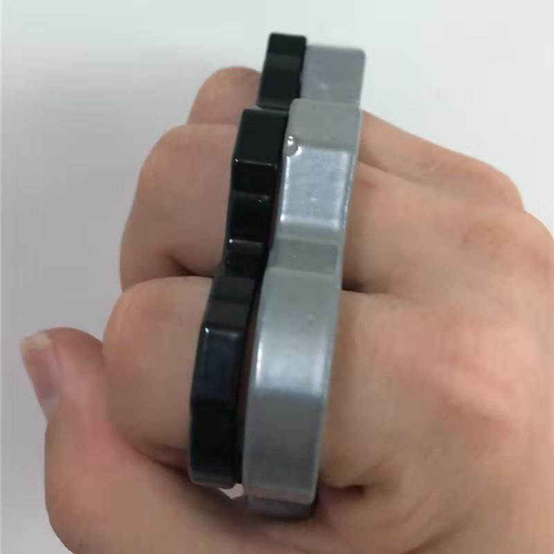 

Hot Sale THICK Finger Buckle Four Finger Ring Self-Defense Tools BrokenWindow KNUCKLE DUSTER Selfdefensesupplie 46415