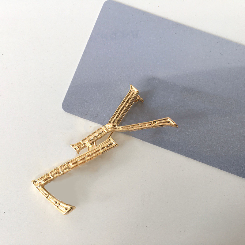 

Designer Luxury Brooch Designers Men Women Pins Brooches Electroplated Brooch For Men And Women Personality Versatile Gold Silver