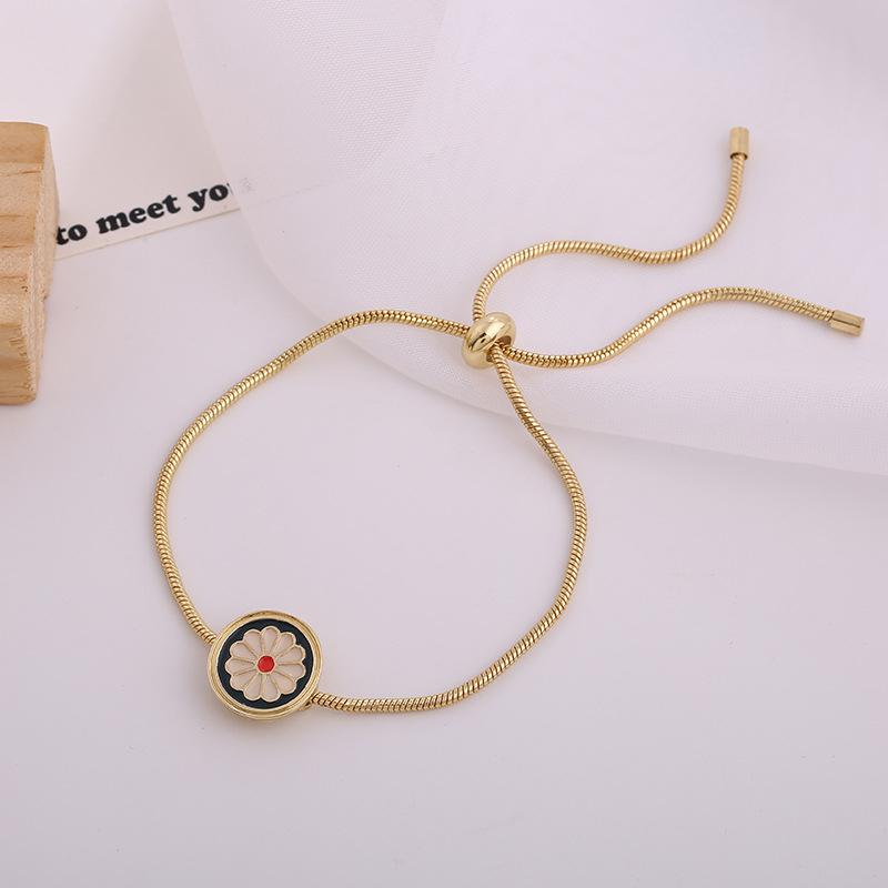 

2021 New Korean Vintage Simple Gold Enamel Daisy Flower Pendant Adjustable Rope Chain Bracelets for Women Party Jewelry