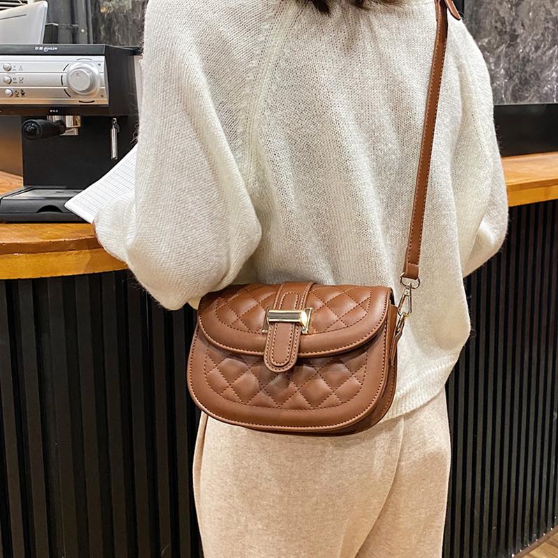

Classic Diamond Pattern Saddle Women Messenger Bag Small Flap Plaid Crossbody Bags Lady Weave Shoulder Strap Lattice Handbag Sac, Black