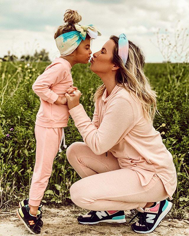 

Mother Daughter Outfits Parent-Child 2 PCS Suit Pullover Drawstring Pocket Top + Casual Pants Suitable for Home Wear1, Pink