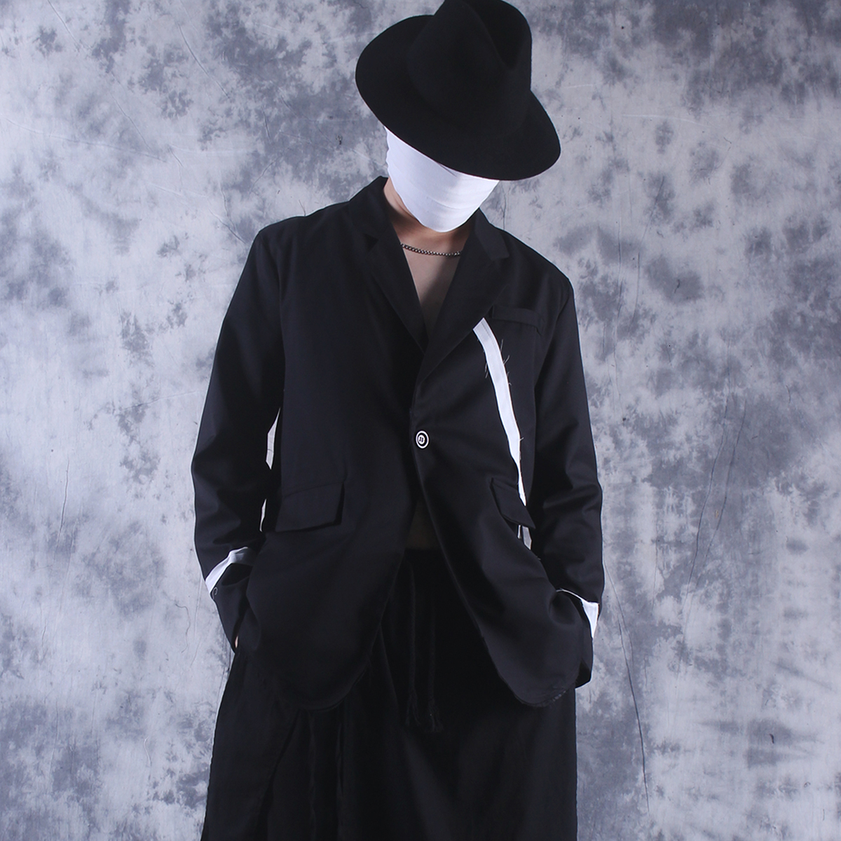 

2021 New Personality Drop Black White Shreds of Skin-trimmed Suit Folk Casual Jacket Soon Homemade Wear From Designer Men X82O