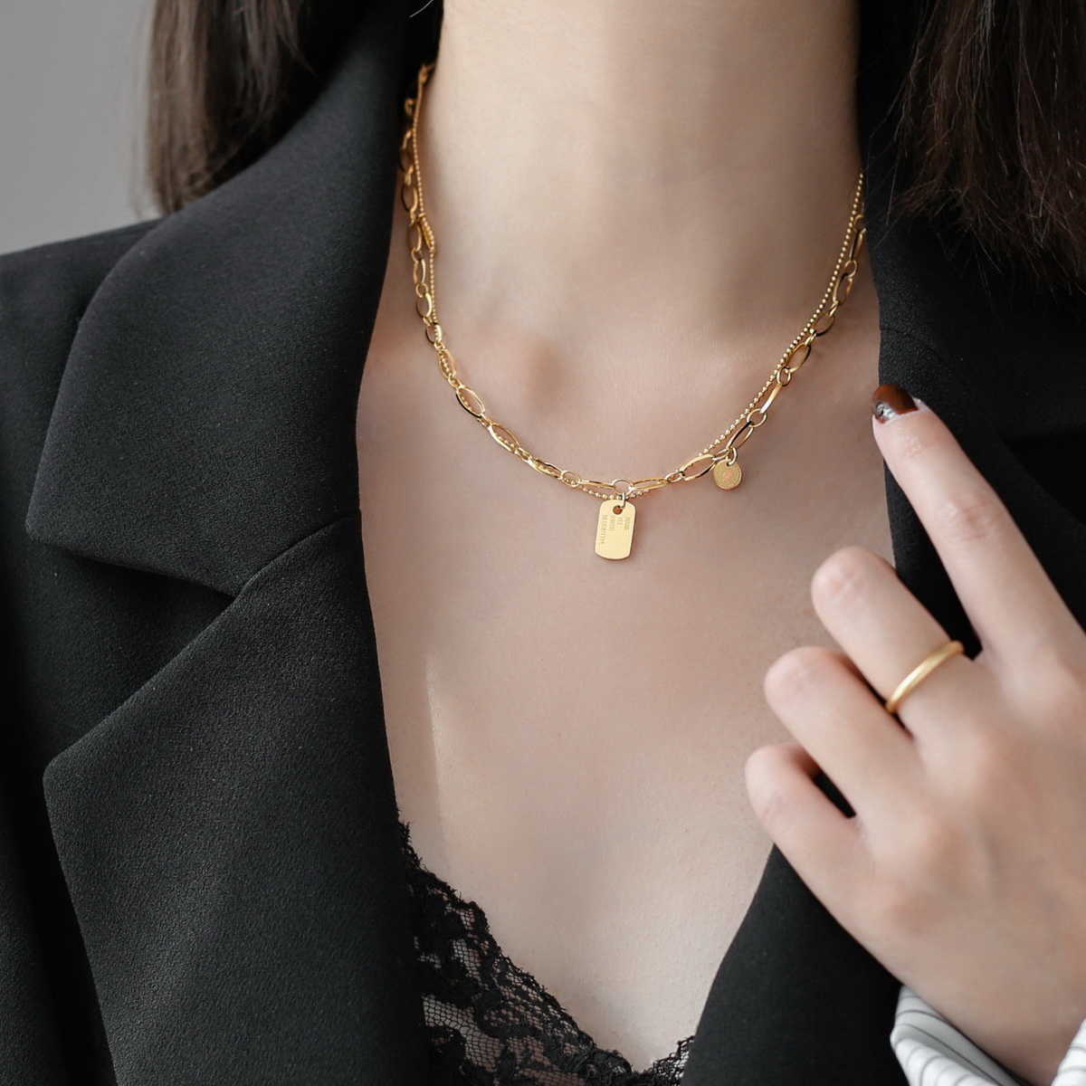 2021 New 18k Gold Pentdouble Layer Winding Square Brand Portrait Necklace for Women-image-747688269