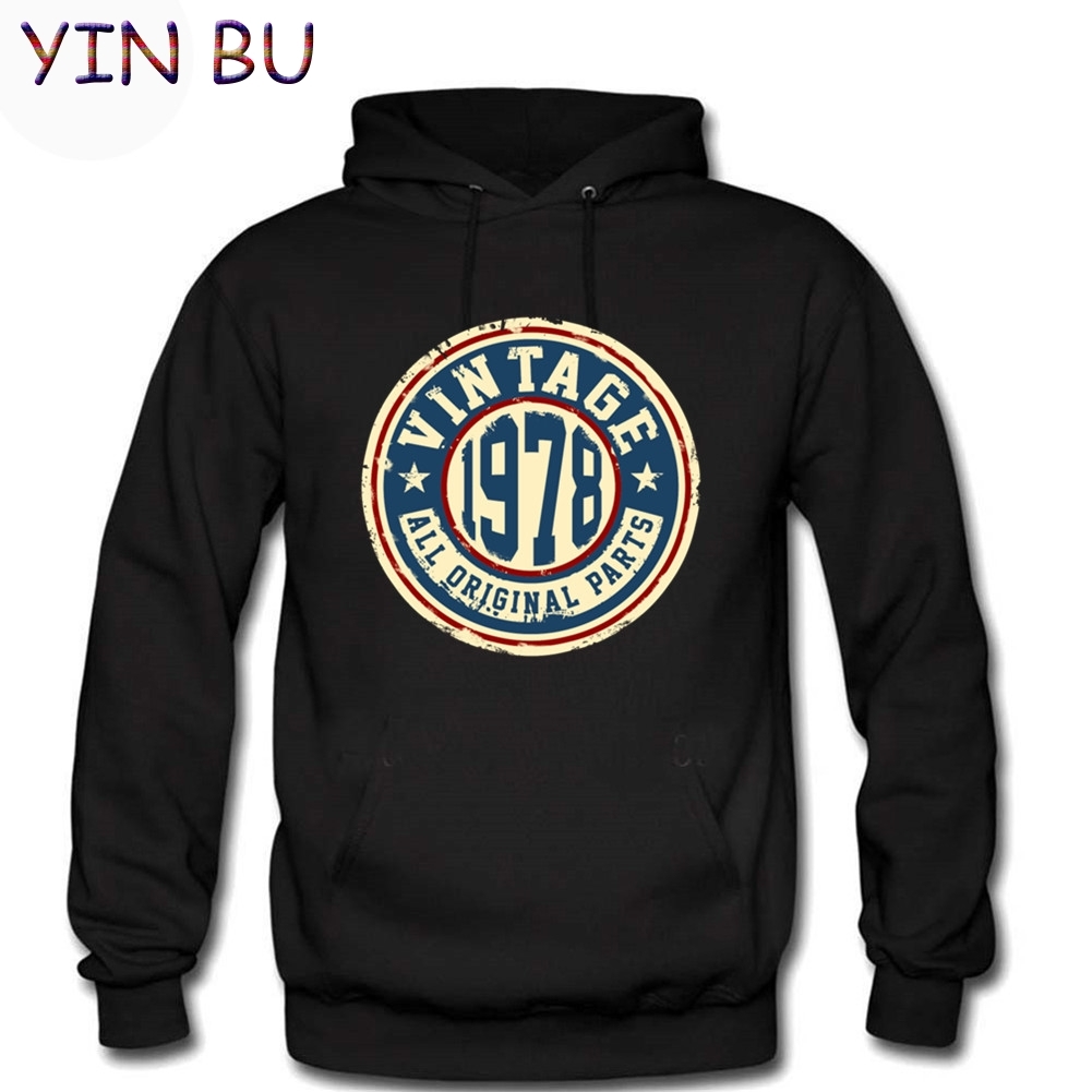 

Women wear men's sweatshirts. All the original clothes in 1978 were hoodies