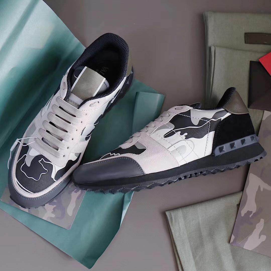 

2021 Stud Rockrunner Camouflage Trainers Designer Shoes Mesh Real Leather Combo Rock Runner Sneakers for Men Women Rubber So joG VALENTINOes, Color 1