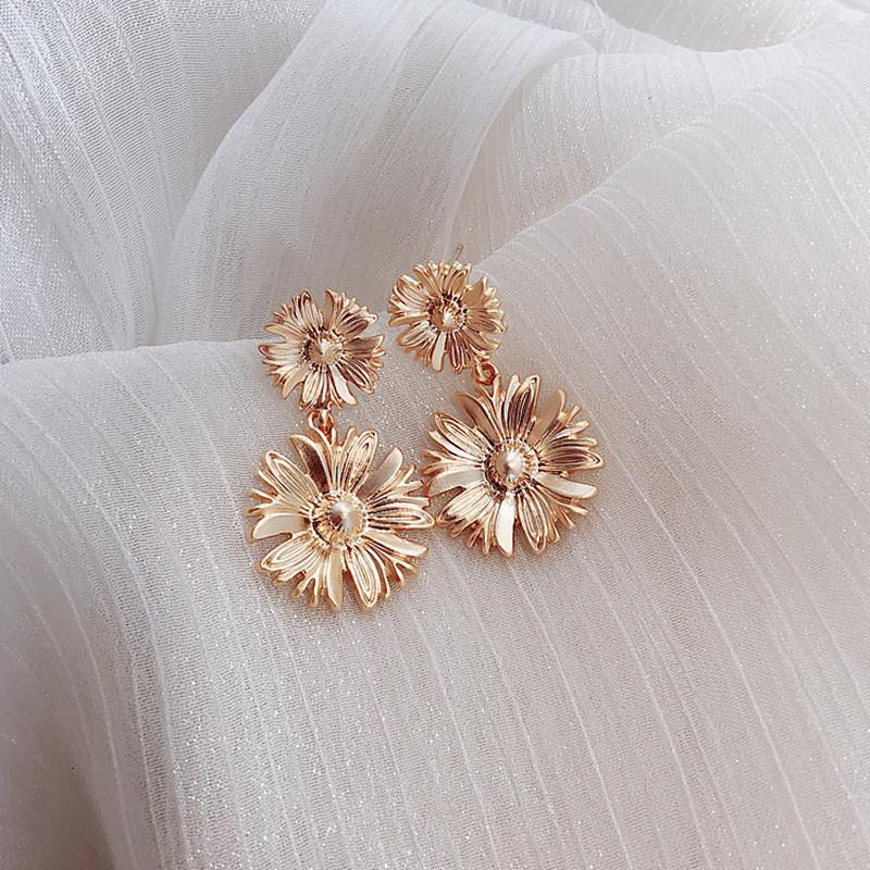 

Dominated 2020 new creative metal temperament flowers joker exaggerated style Drop earrings Women Jewelry