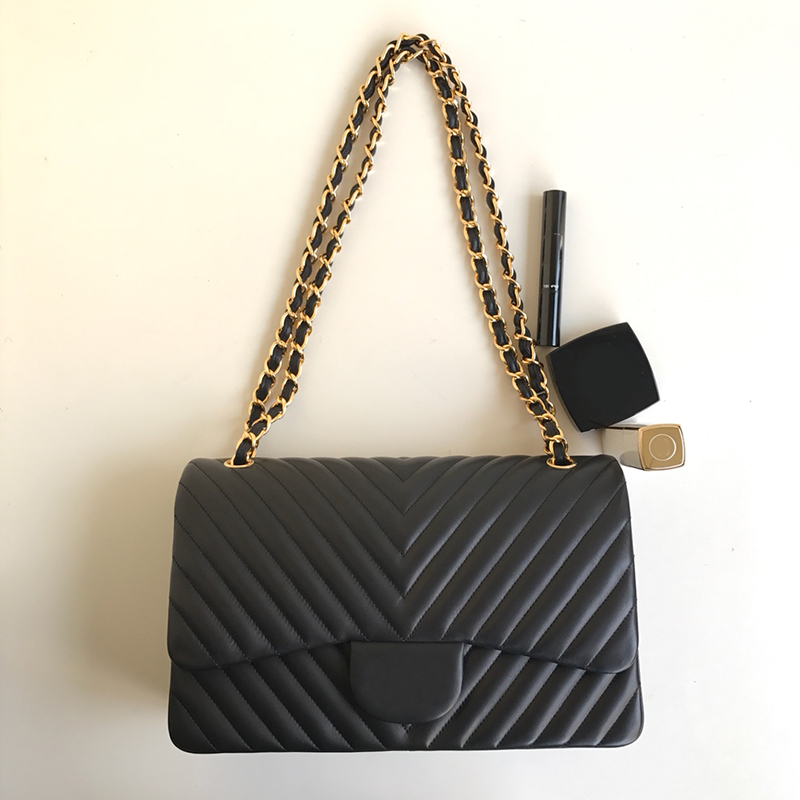 

Upgraded version Twill V check black gold 201239 Shoulder Bag Silver clasp hardware Leather details Import lamb genuine leather women bags