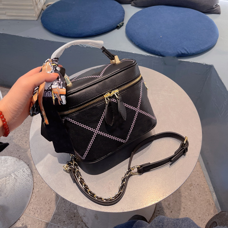 

Mini Cosmetic Shoulder Chain Bags Designer Women Cosmetics Cases Handbags Cross Body Lady Floral Purses Fashion Crossbody Bucket Bag Toiletry Kits High Quality, Option