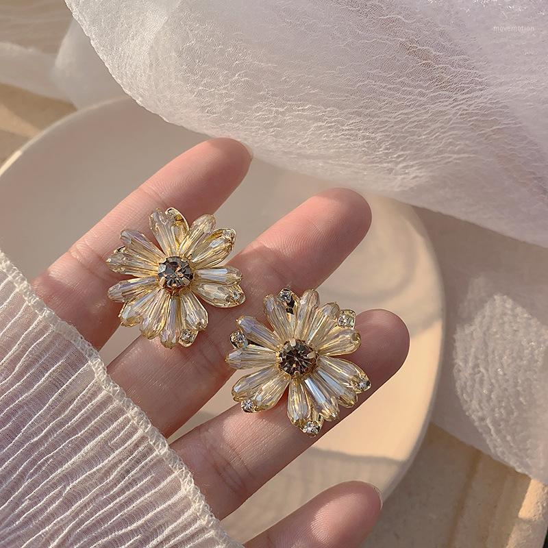 

DAVINI Romantic Crystal Daisy Earrings Korean New Elegant Flower Stud Earrings for Women Female Ear Stud Jewelry MG2251