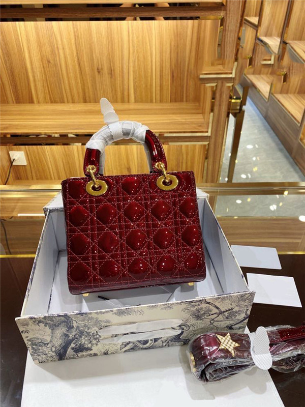 

Luxury Designer Famous Princess Lady Women Fashion Vintage Clutch Handbags Removable Badge Broadband Patent Leather Clutch Alligator Bags, No bags