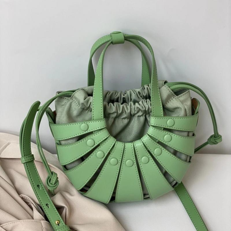 

2021 Winter Women Fashion Handbag Cow Leather Messenger Bag Lady Vegetable Basket Bucket Bag Retro Half Moon Crossbody, Black