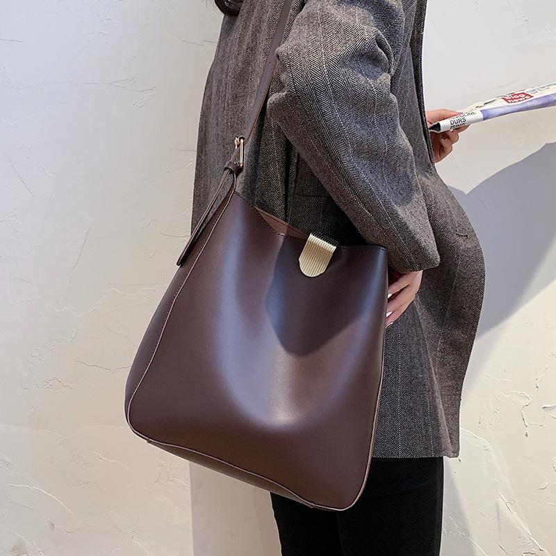 

Simple Small PU Leather Luxury Handbags and Purses 2020 Winter Women's Fashion Designer Crossbody Bucket Shoulder Bag, Black