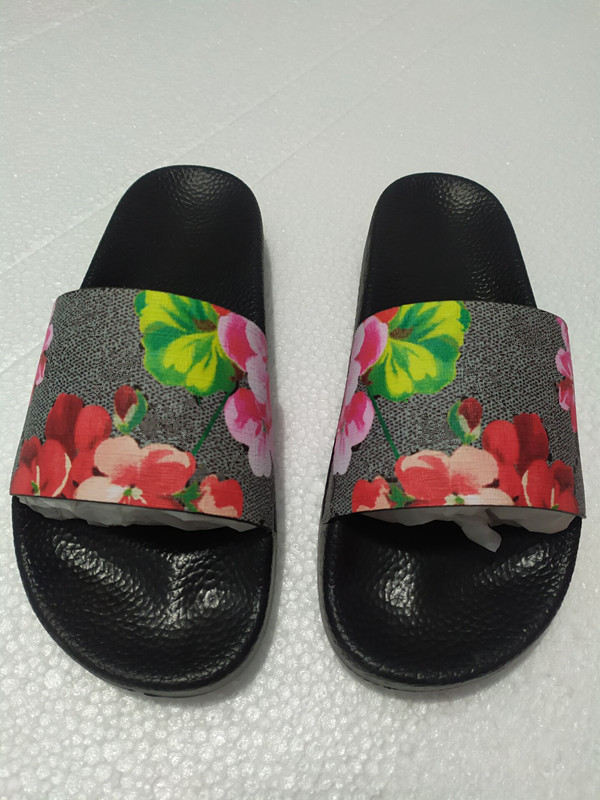 

Top Women Slippers Shoes Hot Slide Summer Fashion Wide Flat Slippery Sandals Slipper Flip Flop Size 35-45 With Flower box, Blue