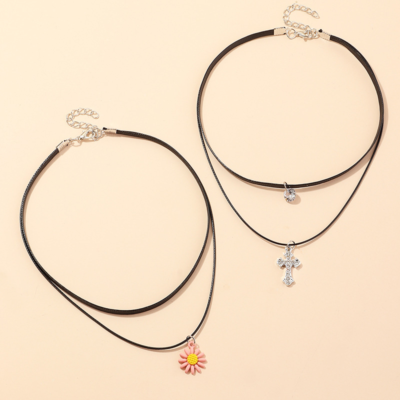 

Harajuku Double Layer Black Leather Choker Necklace Women 2020 Fashion Cubic Zirconia Cross Daisy Flowers Pendant Necklace