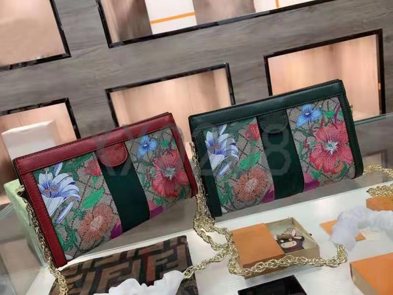 

Designer designed the diagonal bag. Chain strap. Flower design. Size: 26cm., Red