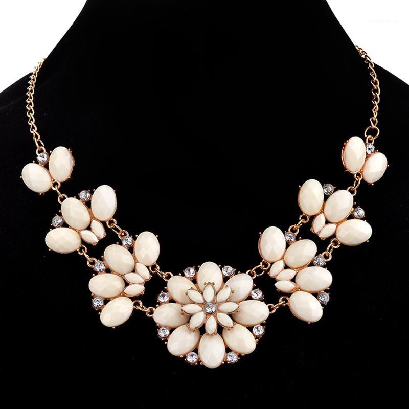

QCOOLJLY New Gemstone Flower Women Jewelry Vintage Crystal Sweater Chain Necklaces Pendants Retro Choker Necklace Collier Femme1