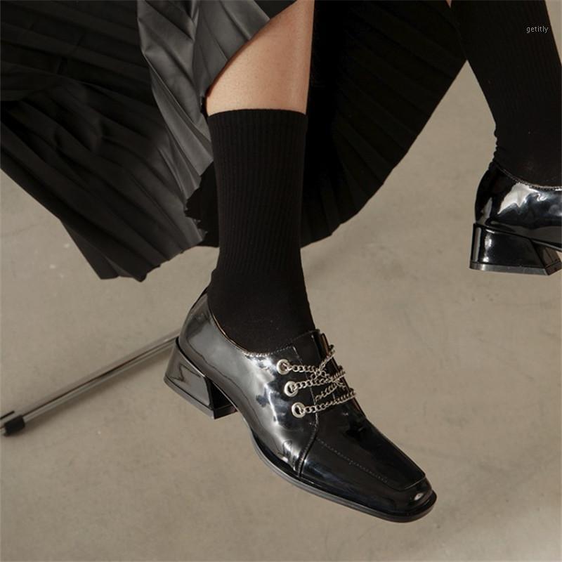 

2021 Spring Women's Pumps Patent Leather Square Toe Square Heel Retro Small Leather Shoes Solid Color Loafers Chain Decoration1, Black