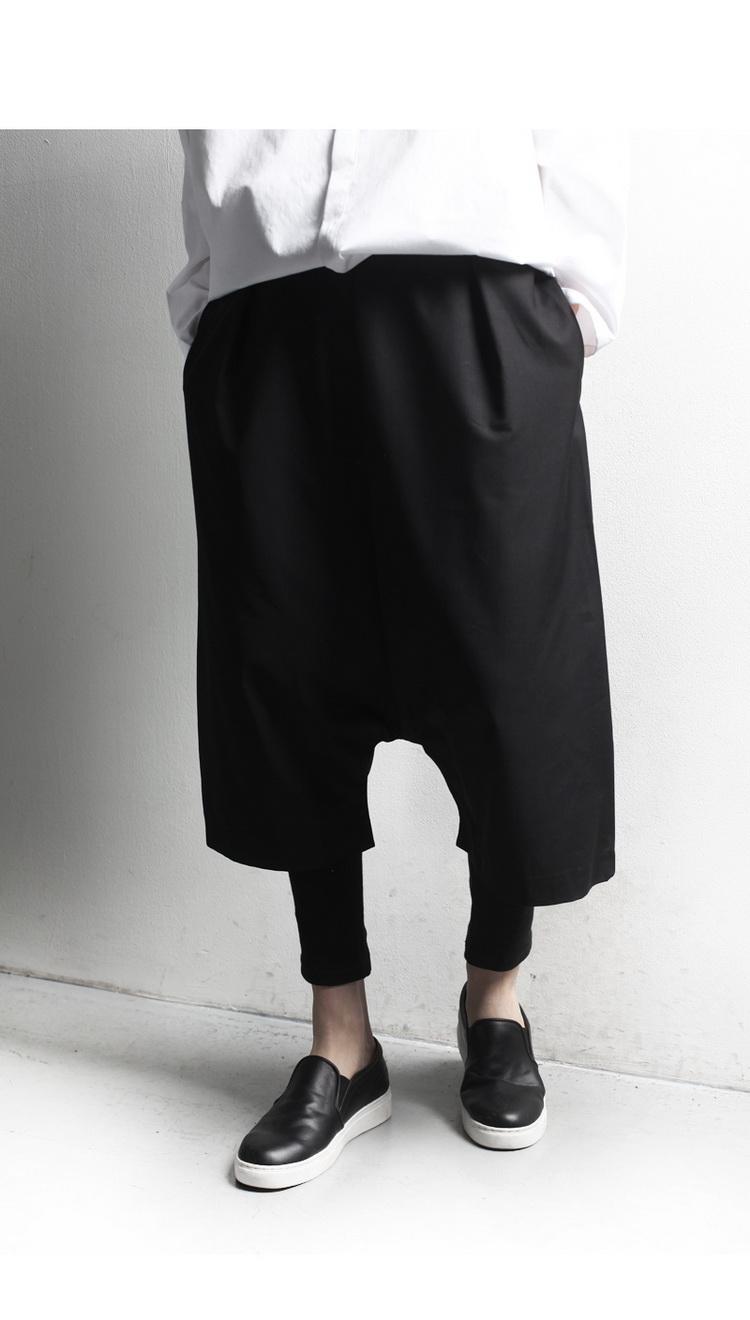 

Yamamoto style personalized stitching fake two pieces casual Capris men' loose fashion brand dark straight knickerbockers, Black