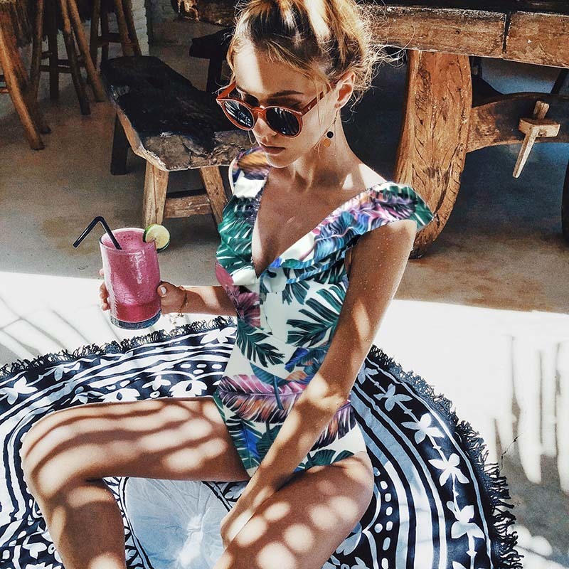 

Sexy One Piece Swimsuit Female Swimwear Women V Neck Bathing suit Striped Beach wear Ruffled Bodysuit High Waist Monokini Y200319, Ld19210d1