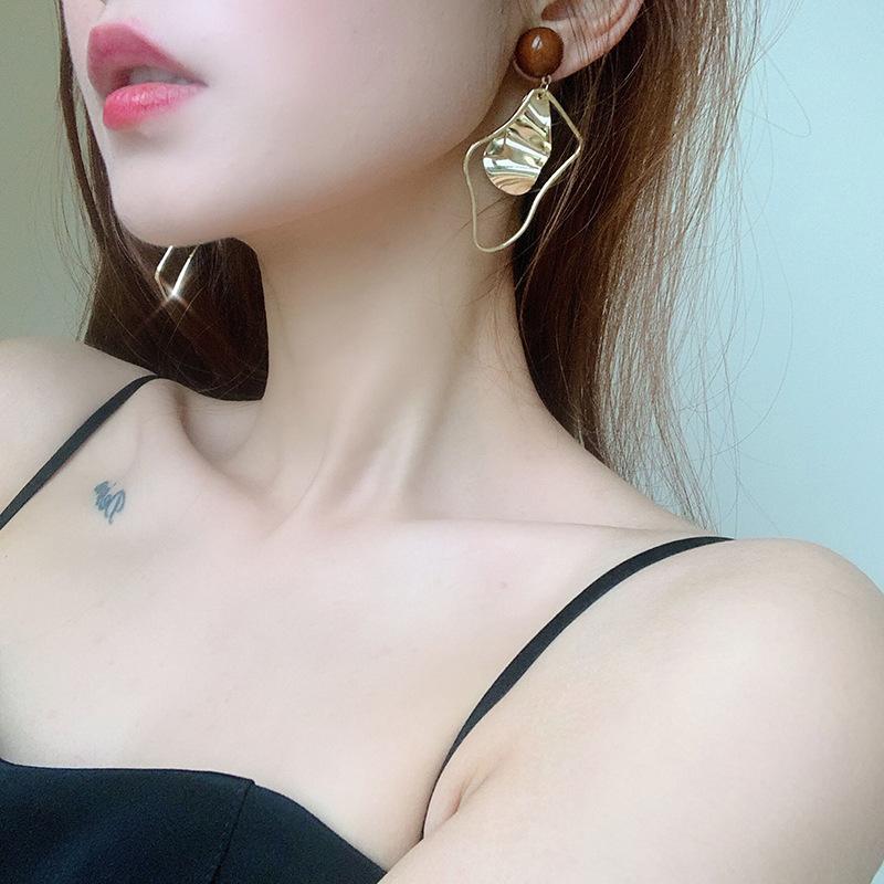 

TIMEONLY Minimalist Metallic Irregular Earrings for Women Enamel Geometric Hollow Asymmetric Dangle Earrings Bijoux Femme 2020