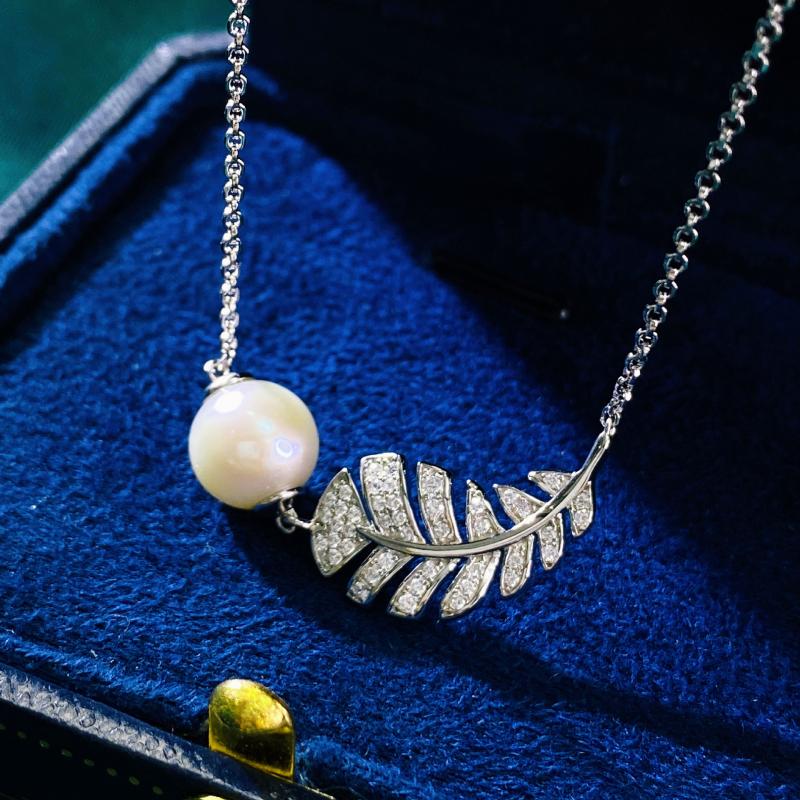 

2020 new Natural pearl pendant female creative feather design light luxury diamond sterling silver necklace for girl