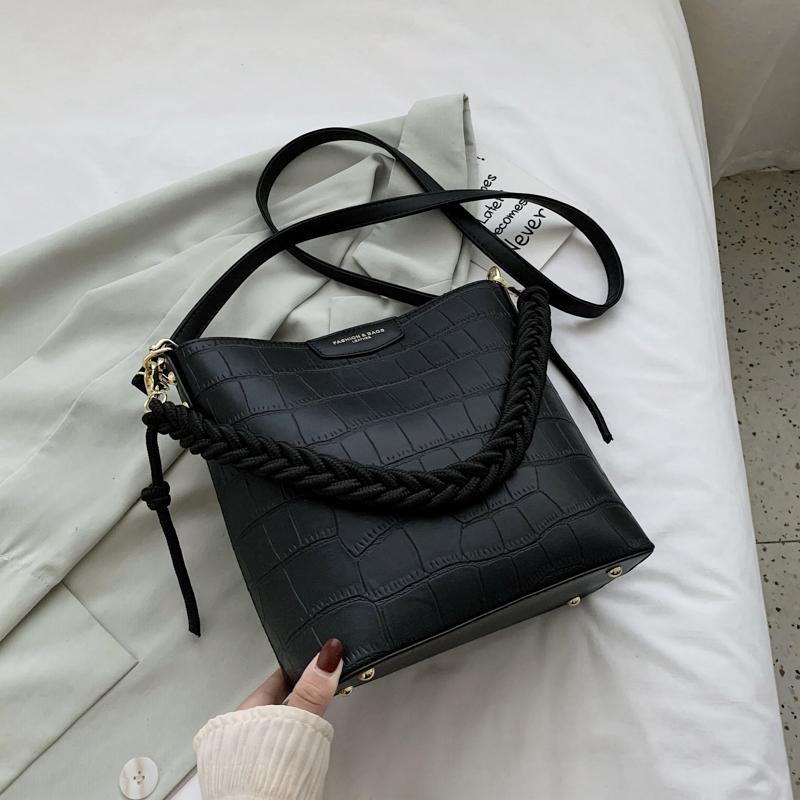 

Women Chain Bag 2021 New Stone Pattern Shoulder Messenger Bags Fashion Bucket Bags Women Travel Soft Pu Leather Handbag, Black