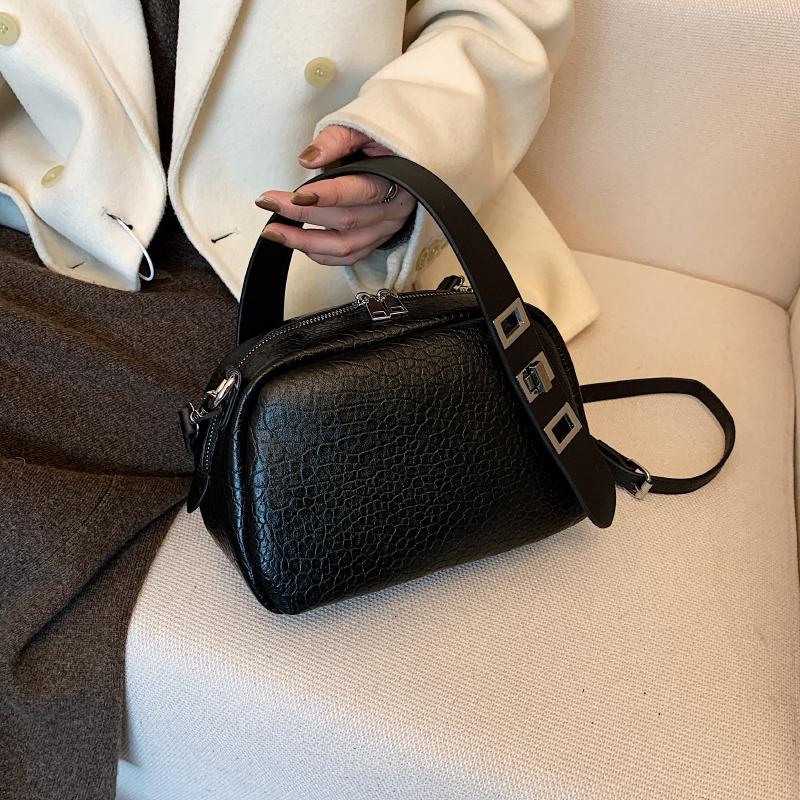 

YILIAN Satchel 2021-luxury fashion versatile one-shoulder fashion niche new handbag large capacity women bag, Black