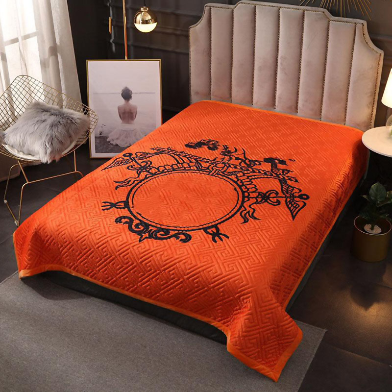 

Hot sale Classic fashion designers high quality blanket portable warm leisure blanket flannel comfortable cover blanket multi purpose Free S