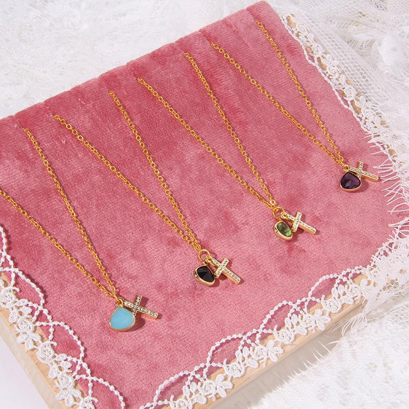 

Pendant Necklaces Fashion Female Cross Necklace Multicolor Crystal Beads Jesus Pendants Chain Women Choker Jewelry Gifts