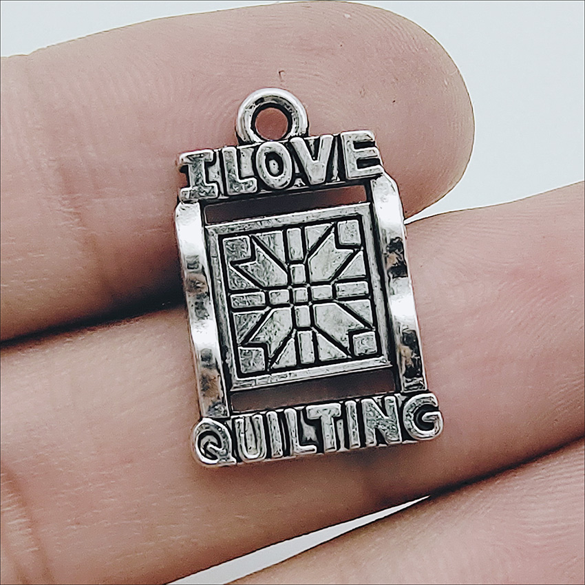 

Wholesale Lot 100pcs I LOVE QUILTING Antique Silver Charms Pendants for Jewelry Making Bracelet Earrings DIY Keychain Pendant 21*14mm DH0843