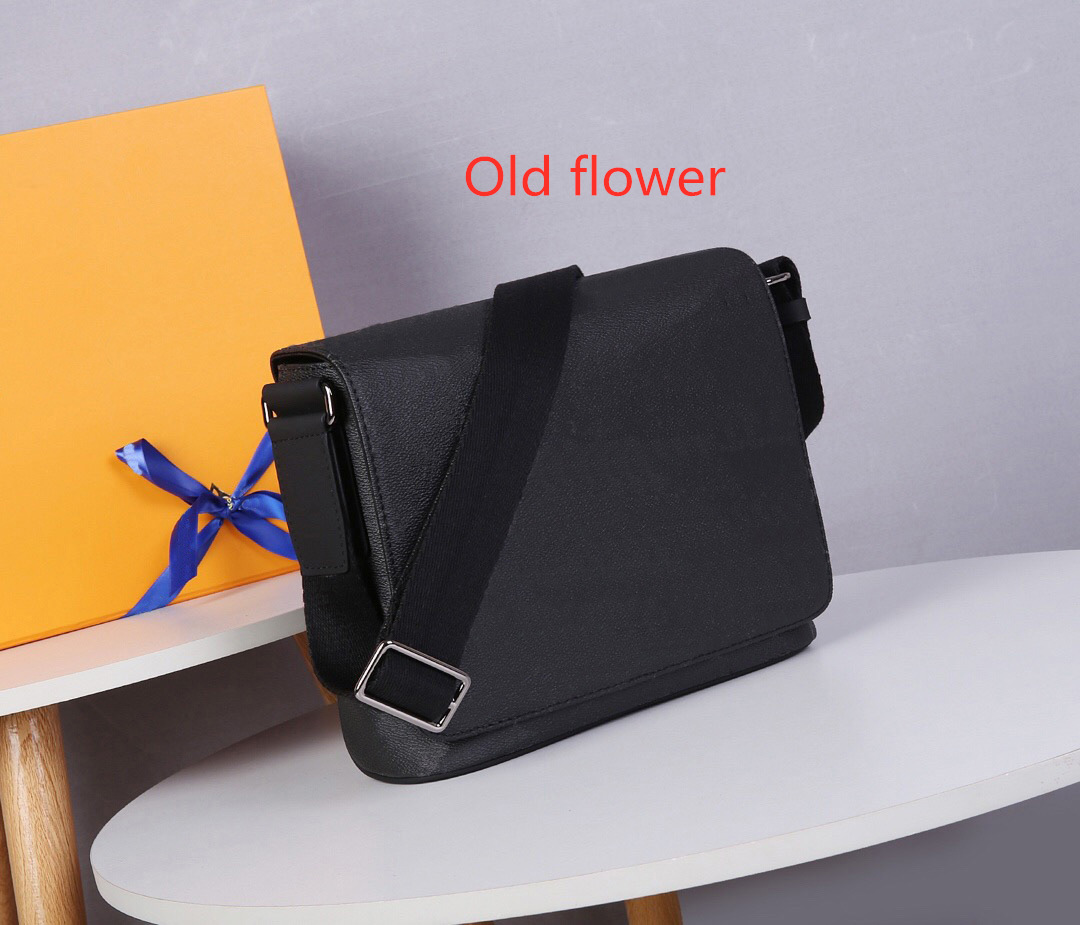 

Messenger bag,top quality product,Luxury designer bag,advanced artificial canvas material,small messenger bag,Free freight,L002
