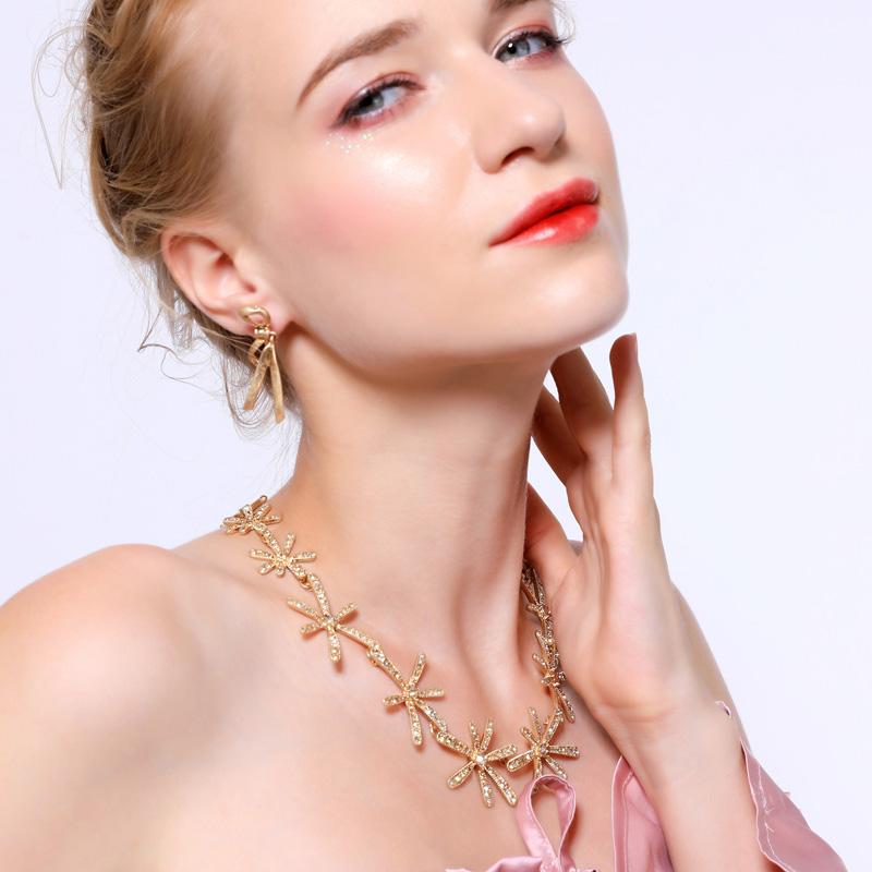 

Best Seller Korean Ethnic Crystal Blossom Flower Necklace For Women Handmade Wholesale Appintment Gift Long Necklace Jewelry