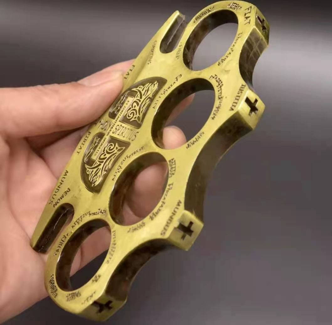 

Tiger finger four finger self-defense weapons will hand in hand with the tiger finger fist buckle self-defense fighting supplies equipment01