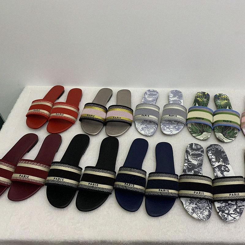 

Paris Womens Slippers Summer Embroidery Sandal Floral Brocade fashion Flip Flops Striped Beach Genuine Leather Dazzle Flowers Slipper 30color with box 51tQ#